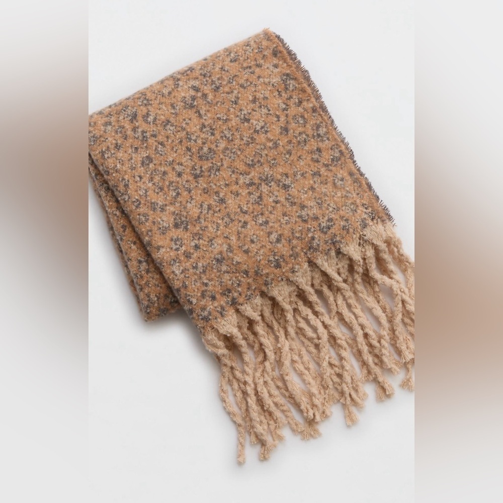 Aerie Jacquard leopard scarf